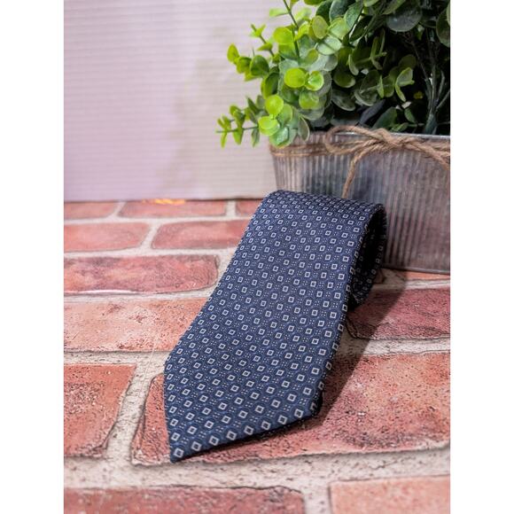The Tie Bar Mens Blue Navy Geometric 100% Silk Neck Tie Stain Resistant LONG ** - Picture 1 of 7